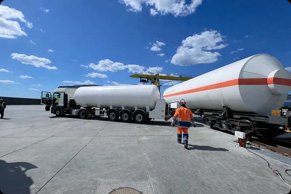 Cold chain storage and transportation