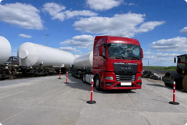 CO₂ storage tanks and cryogenic equipment